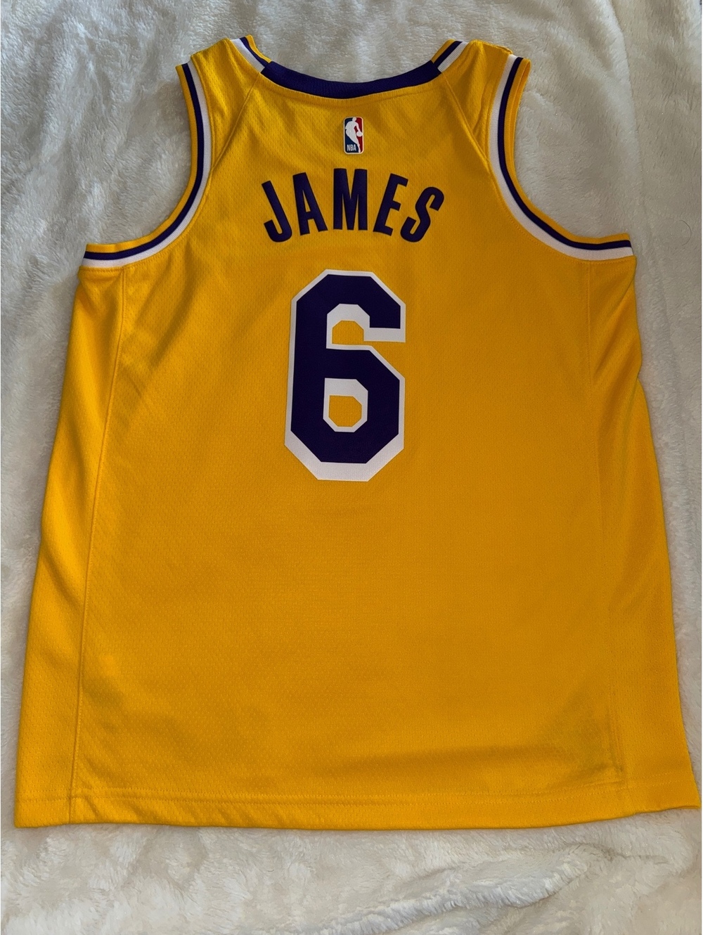 Nike Los Angeles Lakers LeBron James #6 NBA Basketball Jersey Medium Yellow